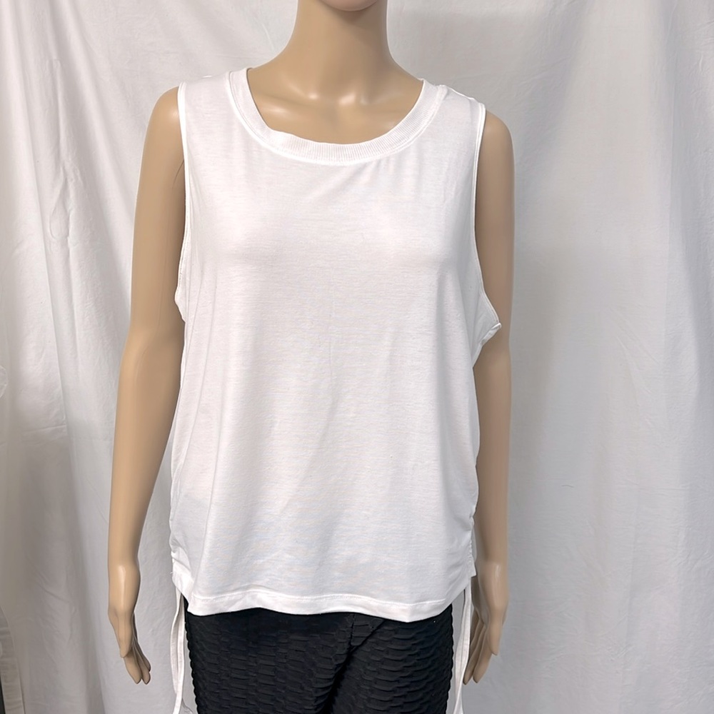 Woman’s All in Motion tank top white size XXL